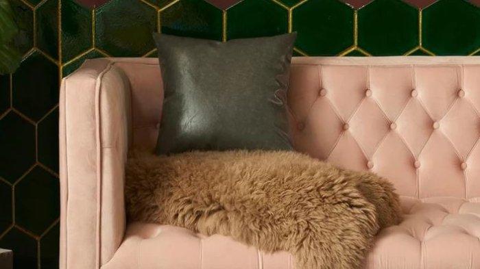 Menjaga Sofa