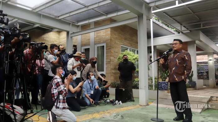 Kepala Kantor Staf Presiden Moeldoko memberikan keterangan pers di kawasan Menteng, Jakarta, Rabu (3/2/2021). Keterangan pers tersebut untuk menanggapi pernyataan Ketua Umum Partai Demokrat Agus Harimurti Yudhoyono terkait tudingan kudeta AHY dari kepemimpinan Ketum Demokrat demi kepentingan Pilpres 2024. TRIBUNNEWS/HERUDIN (TRIBUNNEWS/HERUDIN)
