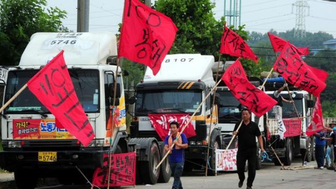 Pengemudi Truk Korea Selatan Mogok Kerja, Pengiriman Barang Senilai 2,65 Miliar Dolar AS Tertunda