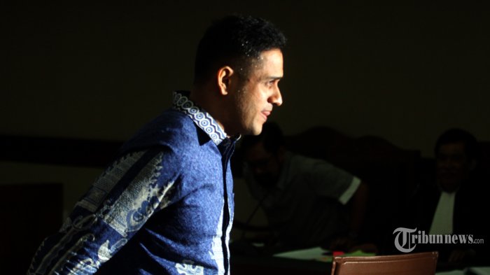 Mantan Bendahara Umum Partai Demokrat Muhammad Nazaruddin saat memberikan kesaksian dalam sidang kasus korupsi proyek pembangunan Pusat Pendidikan dan Sekolah Olahraga Nasional (P3SON) Hambalang, di Pengadilan Tipikor, Jalan Bunggur, Jakarta Pusat, Senin (29/5)