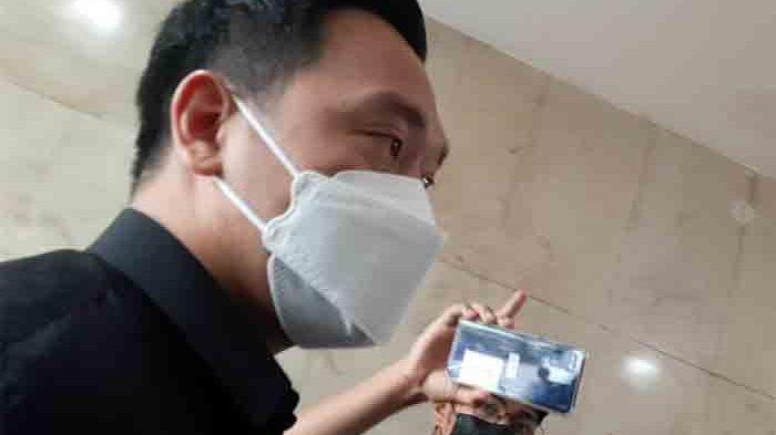 Michael Yukinobu saat tiba di gedunh Subdit Cyber Crime Polda Metro Jaya, Jakarta Selatan, Kamis (14/1/2021).