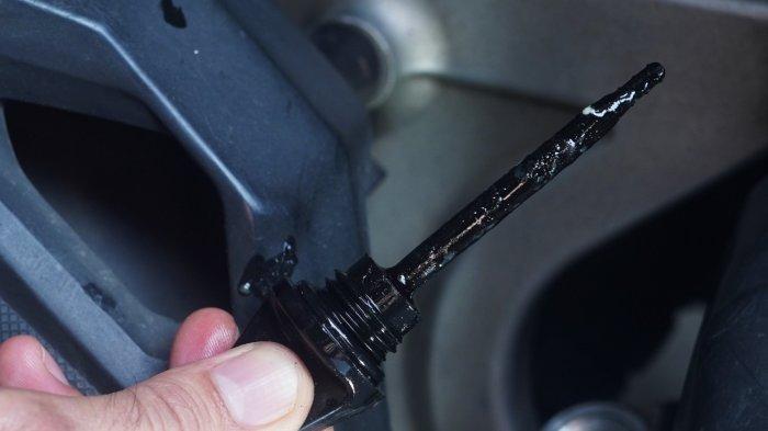 Ketahui Efek Buruk Jika Oli Mesin Motor Bercampur Air