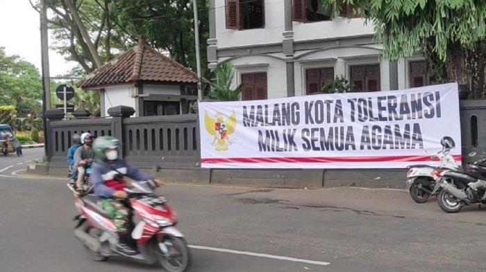 Ormas Malang Bersatu Pasang Banner Malang Kota Toleransi