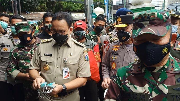 Gaya Gubernur DKI Anies Baswedan Semangati Pasien Covid-19 di Pulo Gebang