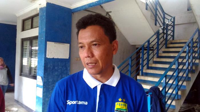 Kiper Persib Bandung Digenjot Latihan Khusus