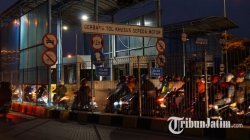 Gerbang Tol Suramadu Padat saat Tradisi Toron