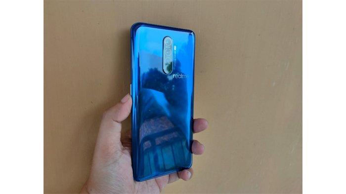 Penampakan bodi belakang realme X2 Pro.