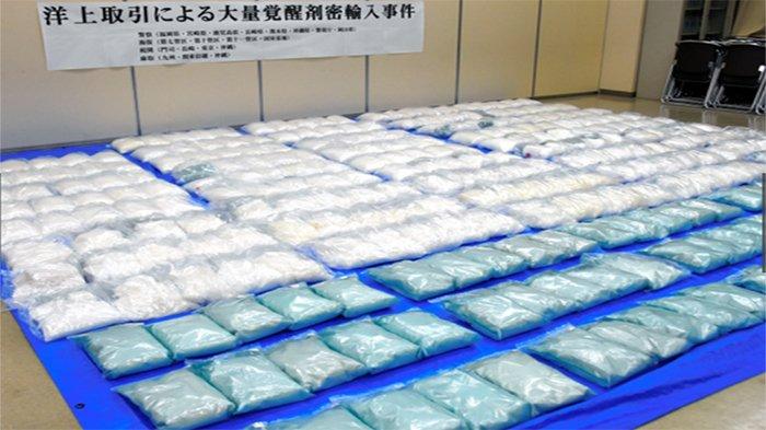 Penyitaan 590 kilogram narkoba oleh polisi patroli Jepang satuan No.7 tim kepolisian Fukuoka.