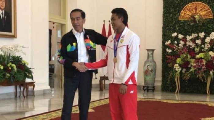 Jokowi Mampir ke Rumah Zohri yang Baru Dibangun