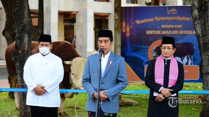 Jokowi dan Prabowo usai Salat Iduladha di Istiqlal Minggu 10 Juli 2022
