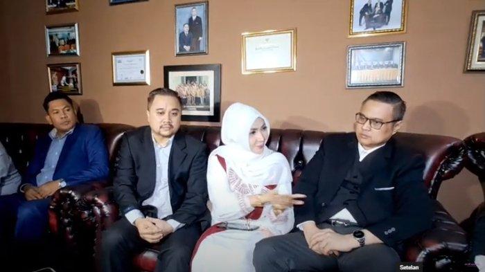 Gugat Cerai, Roro Fitria Gandeng 9 Kuasa Hukum dan Tim Psikolog: Jujur Ini Fase Terberat