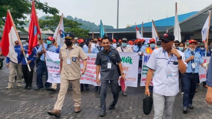 Ratusan Kru dan Pengusaha Kapal Demo Tuntut Tarif Angkutan Pelayaran Dinaikkan