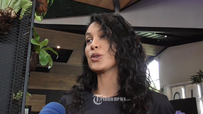 Banyak Rencananya Buyar karena Pandemi, Sophia Latjuba Tenangkan Diri dengan Yoga