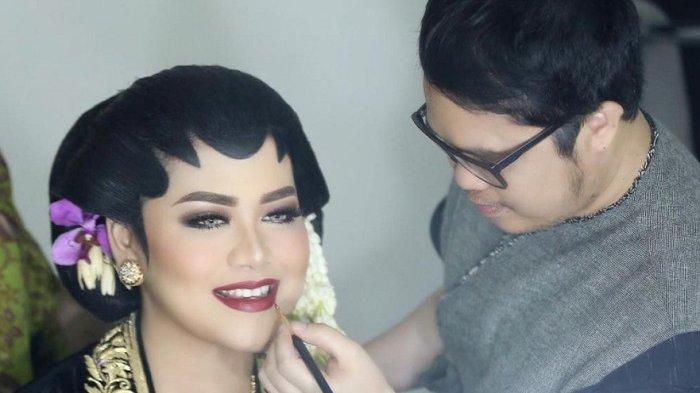 MUA di Balik Tampilan Cantik Erina Gudono Saat Foto Prewedding, Ada yang Pernah Poles Wajah Kahiyang