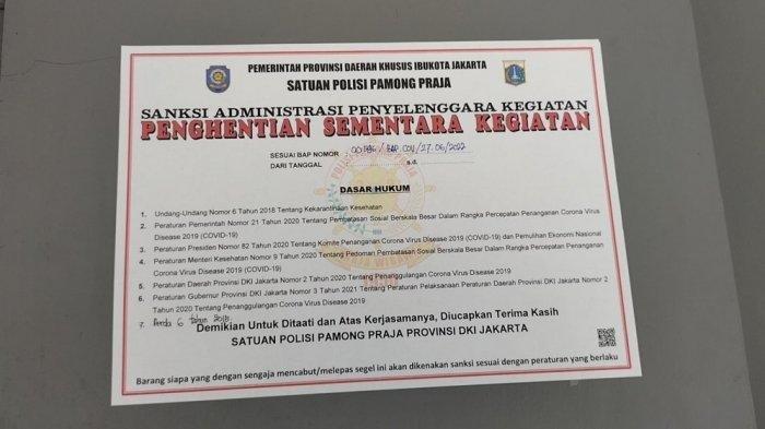 Stiker sanksi penutupan dari Satpol PP DKI Jakarta