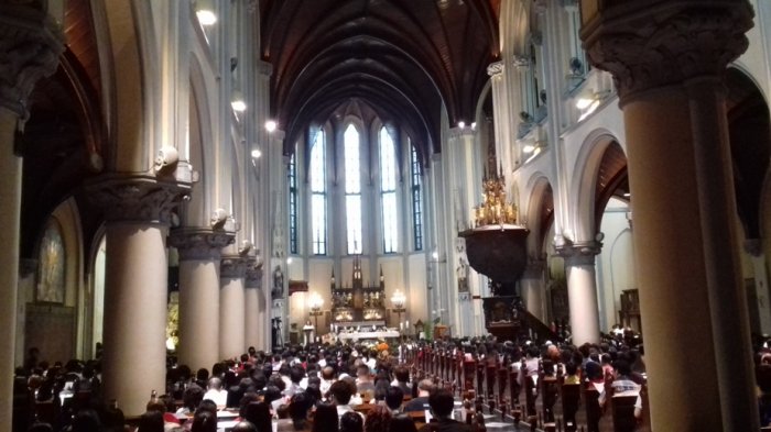 Misa Natal Pertama di Gereja Katedral Usai, Sesi Kedua pun Segera Dimulai