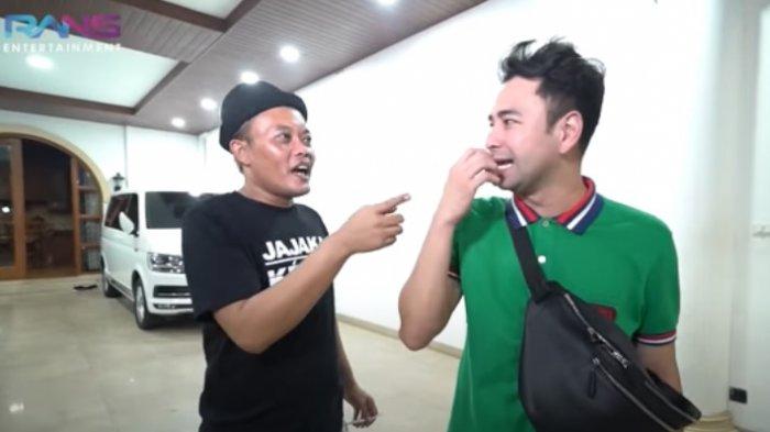Sule saat bersama Raffi Ahmad. Presenter kenamaan Raffi Ahmad tampak kasihan melihat penampakan dapur dirumah pelawak sahabatnya, Sule