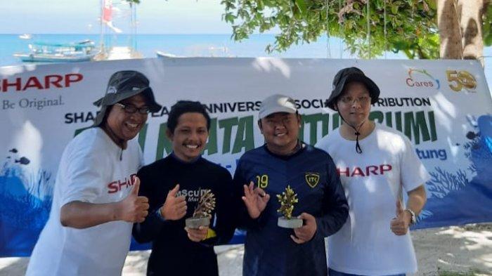 Sharp Tanam 100 Terumbu Karang di Perairan Karang Salam Belitung