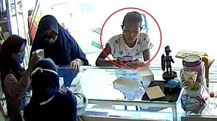 Emak-emak Rampas HP Lalu Kabur Pakai Sepeda Ontel, Penjaga Konter Tak Mampu Mengejarnya