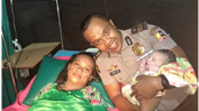 Tim Kesehatan Pusdokkes Bantu Kelahiran Tiga Bayi_1
