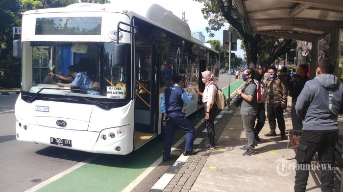 Transjakarta Mulai Beralih ke Bus Listrik, Gubernur Anies Targetkan 100 Unit Beroperasi Tahun Ini