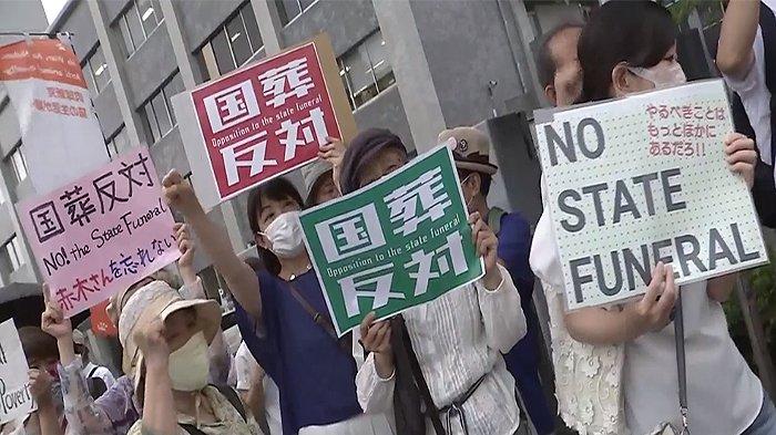 Upacara Pemakaman Kenegaraan Shinzo Abe Terus Menjadi Kontroversi di Jepang