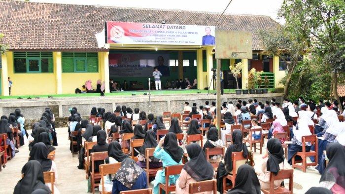 Sosialisasi Empat Pilar MPR, Syarief Hasan Gunakan Metode Interaktif dengan Siswa