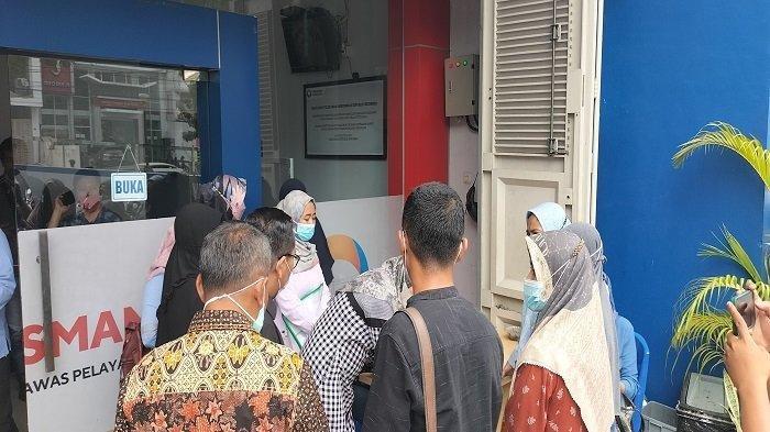 Tuntut Hak Murid Belajar, Belasan Wali Murid SD IT Luqman Padang Datangi Ombudsman Sumatera Barat