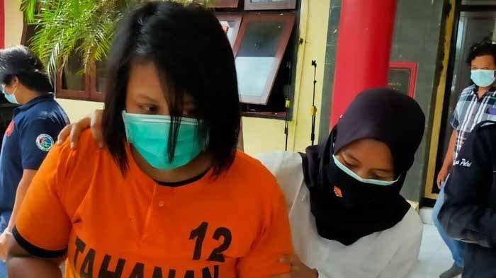 Berikut cerita janda muda Blitar jual sabu diduga 'bonus' layanan plus di warung Tulungagung. Ia mengaku nekat melakukan itu karena bingung menghidupi 3 anaknya.