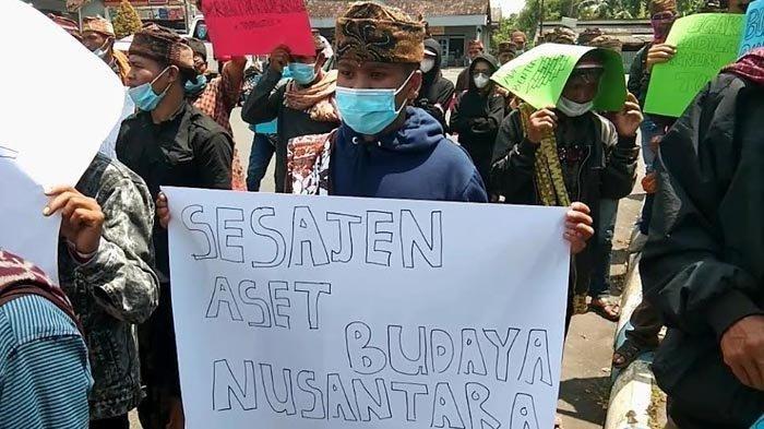 Kasus Pria Tendang Sesajen: 4 Tuntutan Warga Lumajang, Polisi Janji Tidak Akan Hentikan Kasus