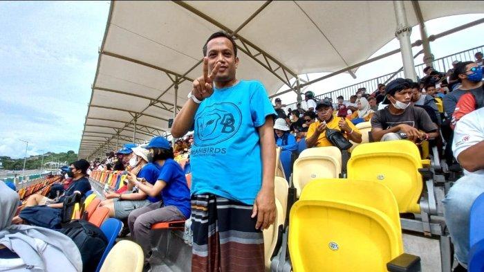 Sarungan, Wawan Tonton Kualifikasi MotoGP di Zone A Sirkuit Mandalika