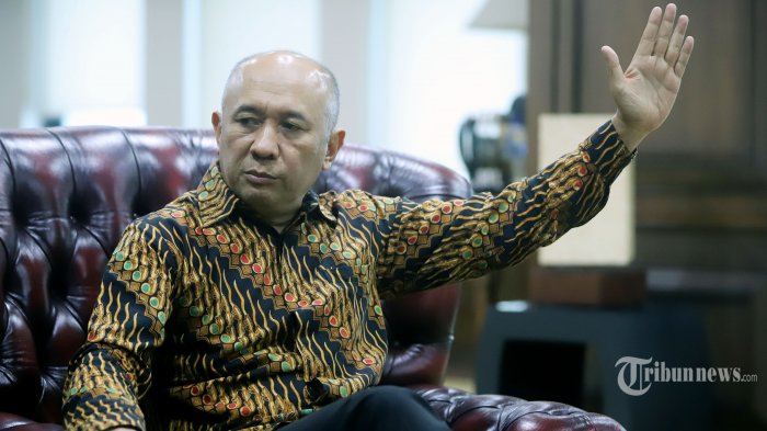 Menteri Koperasi dan Usaha Kecil Menengah Teten Masduki saat wawancara khusus bersama tim Tribunnews di Kantor Kementrian Koperasi dan Usaha Kecil Menengah, Kuningan, Jakarta Selatan, Senin (18/11/2019). Pada kesempatan tersebut Teten Masduki menjelaskan mengenai program-program yang akan dijalankannya untuk mengembangkan Usaha Kecil Menengah (UKM) yang sudah ada. Tribunnews/Jeprima