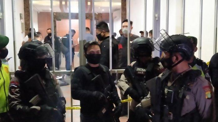 Densus 88 Antiteror Polri menangkap eks Sekretaris Umum FPI Munarman