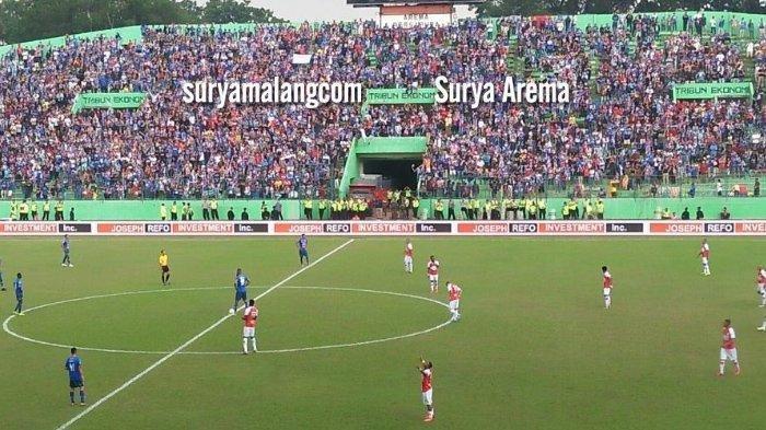 Arema FC vs Persipura Jayapura di Stadion Gajayana