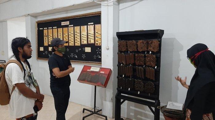 Berbagai alat membatik dipamerkan di Museum Batik Yogyakarta.
