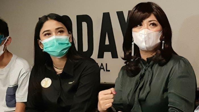 Pesinetron Yuyun Sukawati ditemani Lissa V, pengacaranya