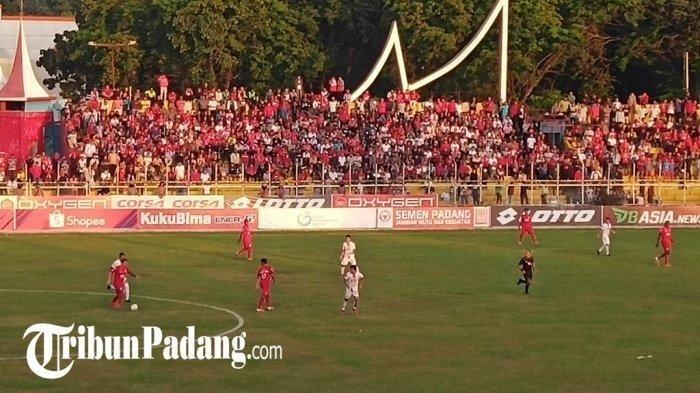 Supoter Semen Padang FC GOR H Agus Salim Padang saat Semen Padang