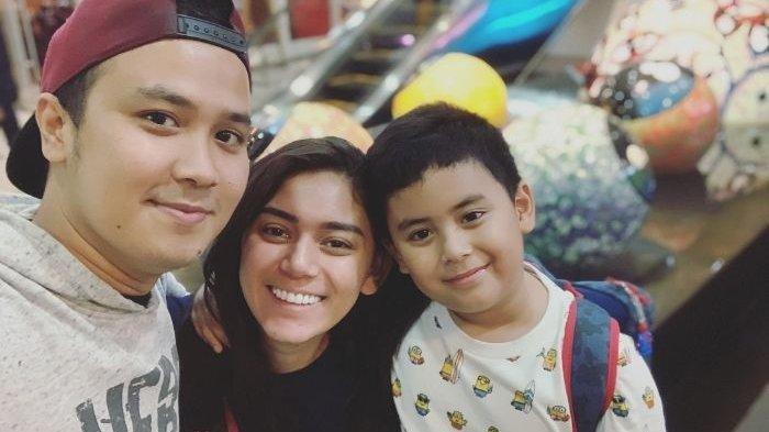 Thalita Latief dan keluarga.