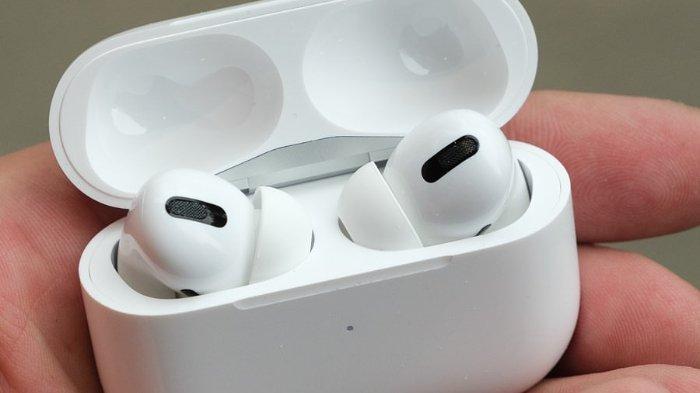 AirPods Pro (Instagram.com/@verge)