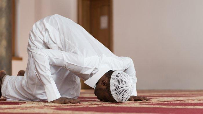 Bacaan niat dan tata cara shalat Tarawih sendiri di rumah, lengkap dengan tuntunannya, yang dapat disimak dalam artikel berikut ini.