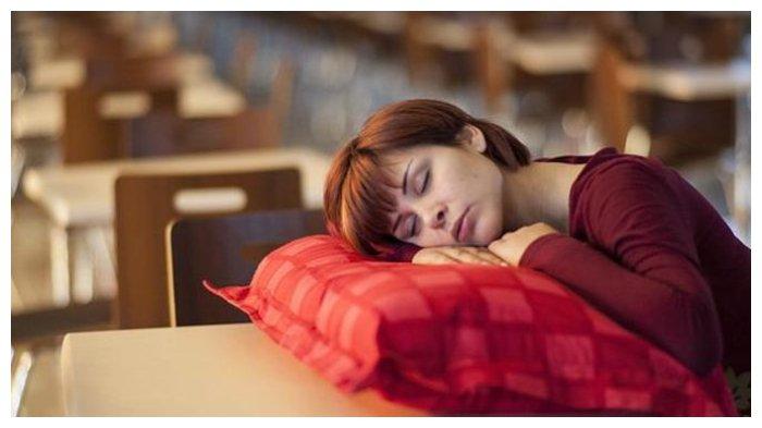 Ilustrasi seorang wanita sedang tidur (Pixabay)