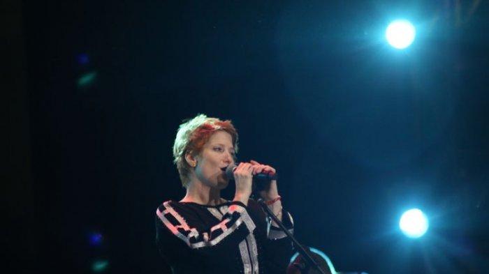berikut-chord-kunci-gitar-termudah-dan-link-download-lagu-there-she-goes.jpg