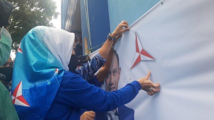 cap-jempol-dpd-partai-demokrat-dki-jakarta-di-sekretariat-dpd-partai-demokrat-dki-jakarta.jpg
