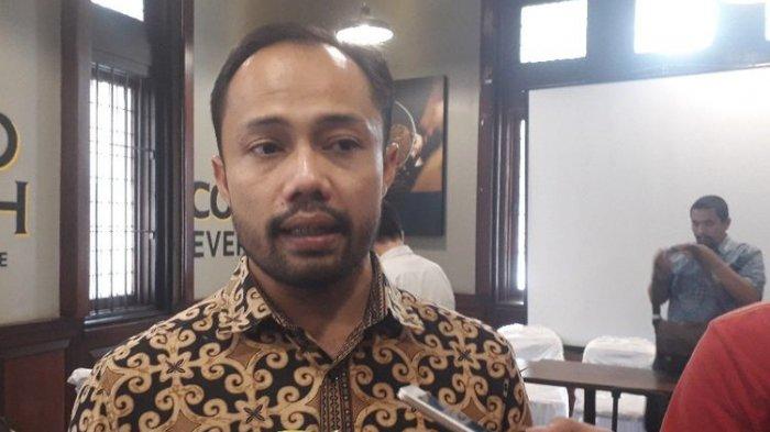 Koordinator Divisi Korupsi Politik ICW Donal Fariz memberi keterangan kepada wartasan usai sebuah diskusi di kawasan Cikini, Jakarta Pusat, Selasa (30/7/2019).