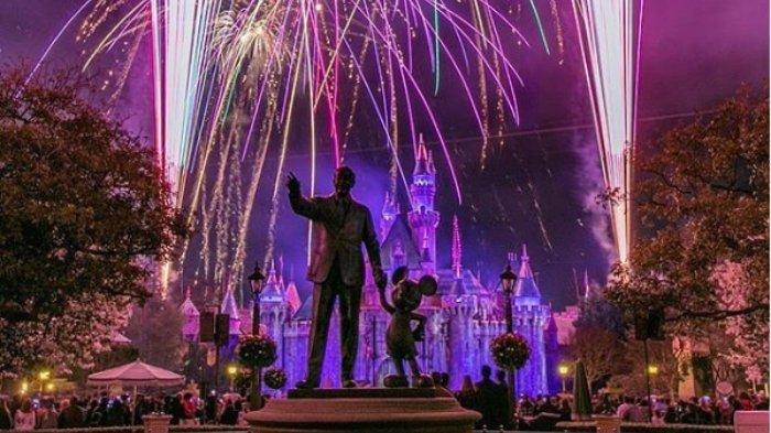 Disneyland (instagram.com/@disneyland)