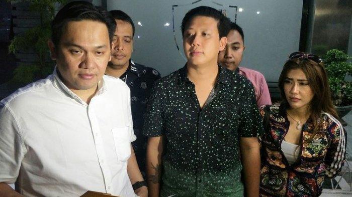 Farhat Abbas, Pablo Benua, Rey Utami