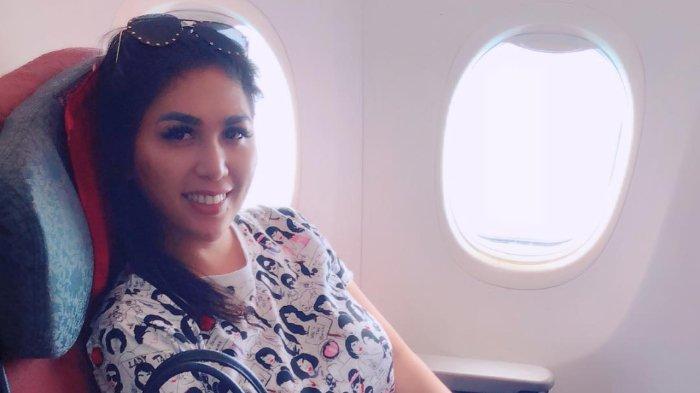 Gebby Vesta, seorang Disc Jockey (DJ), model, dan penyanyi yang berani mengakui sebagai seorang transgender