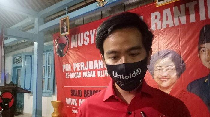 ILUSTRASI - Gibran Rakabuming Raka ditemui usai Musyawarah Ranting di PAC Pasar Kliwon, Kota Solo, Jumat (7/8/2020).