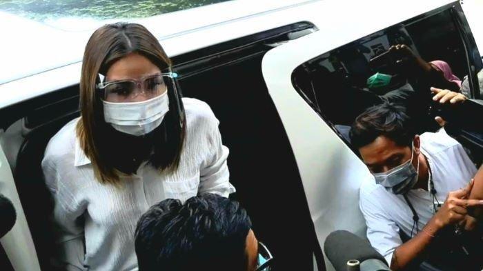 Gisella Anastasia kembali mendatangi Polda Metro Jaya, Semanggi, Jakarta Selatan, Rabu (23/12/2020), terkait pemeriksaan kasus video asusila perempuan mirip dengannya yang tersebar luas di media sosial di awal November 2020.