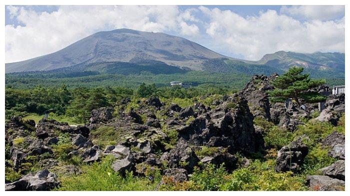 Gunung Asama dilihat dari Onioshidashi